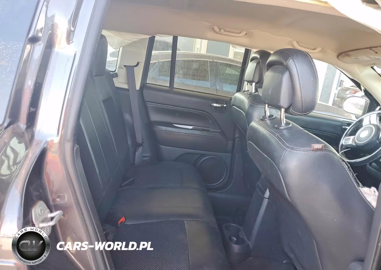 2016 Jeep Compass Latitude VIN:1C4NJCEA9GD640815 - 10