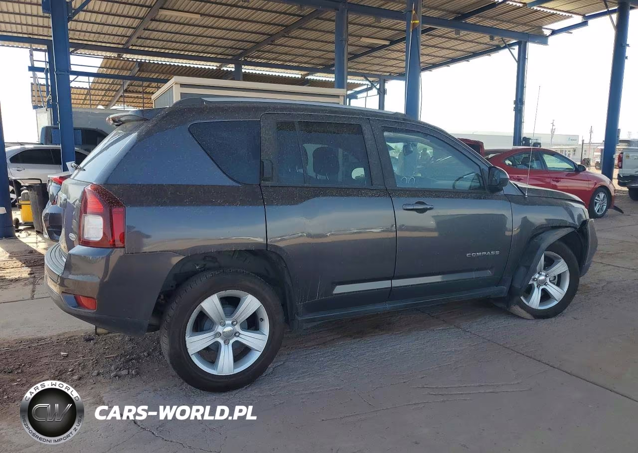 2016 Jeep Compass Latitude VIN:1C4NJCEA9GD640815 - 3