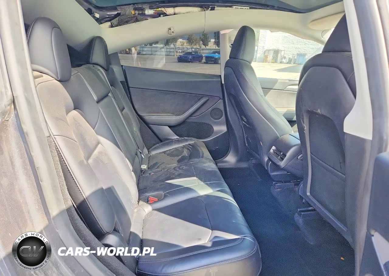 2023 Tesla Model Y VIN:7SAYGDEE9PF960426 - 10