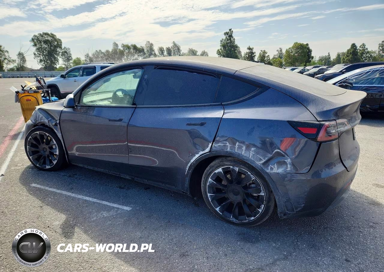 2023 Tesla Model Y VIN:7SAYGDEE9PF960426 - 2
