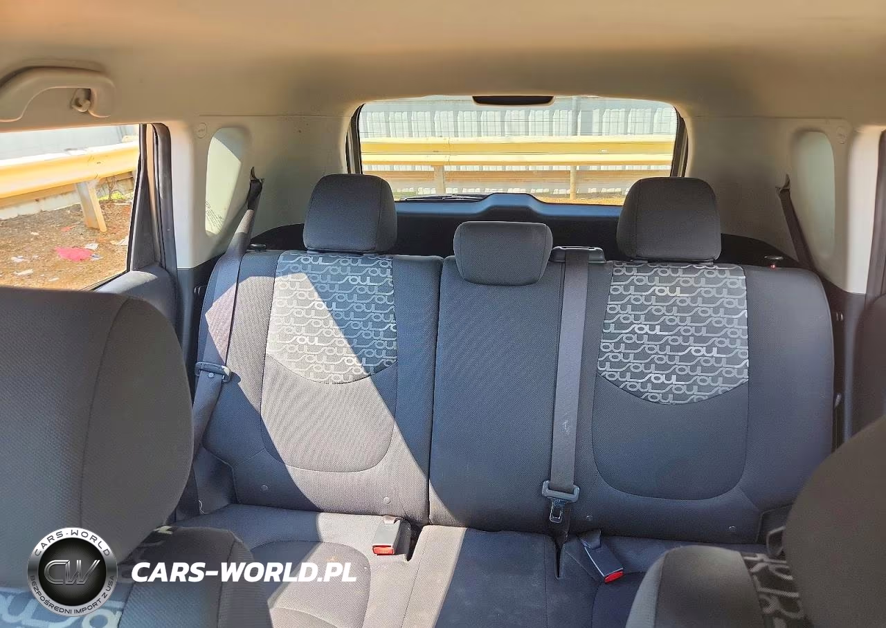 2011 Kia Soul + VIN:KNDJT2A24B7324084 - 10