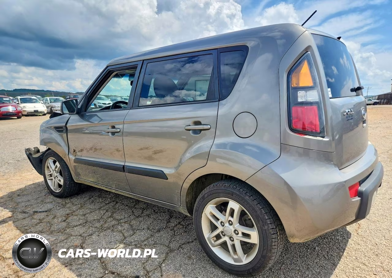 2011 Kia Soul + VIN:KNDJT2A24B7324084 - 2