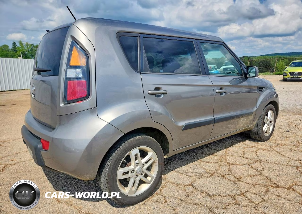 2011 Kia Soul + VIN:KNDJT2A24B7324084 - 3