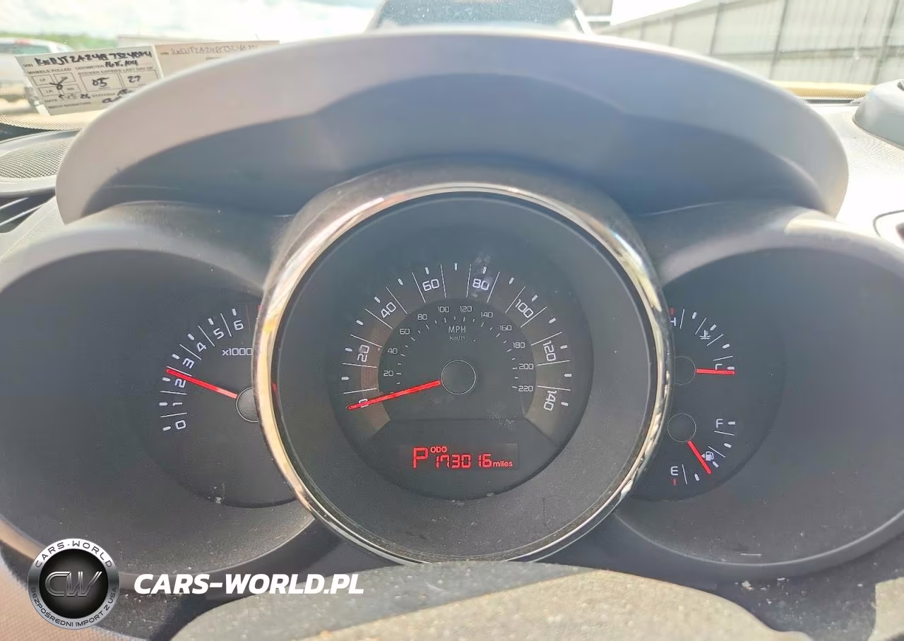 2011 Kia Soul + VIN:KNDJT2A24B7324084 - 9
