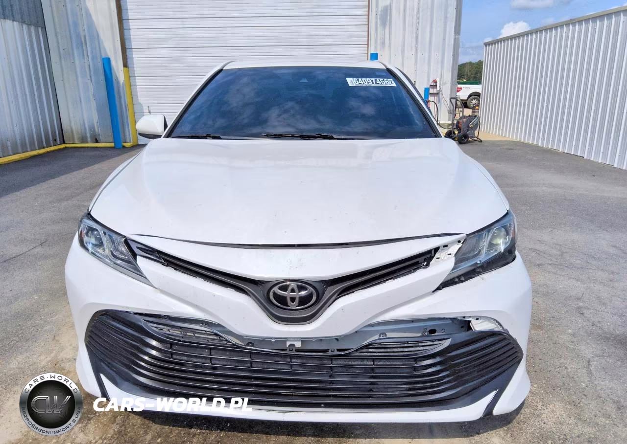 2018 Toyota Camry Le VIN:JTNB11HK1J3049771 - 5