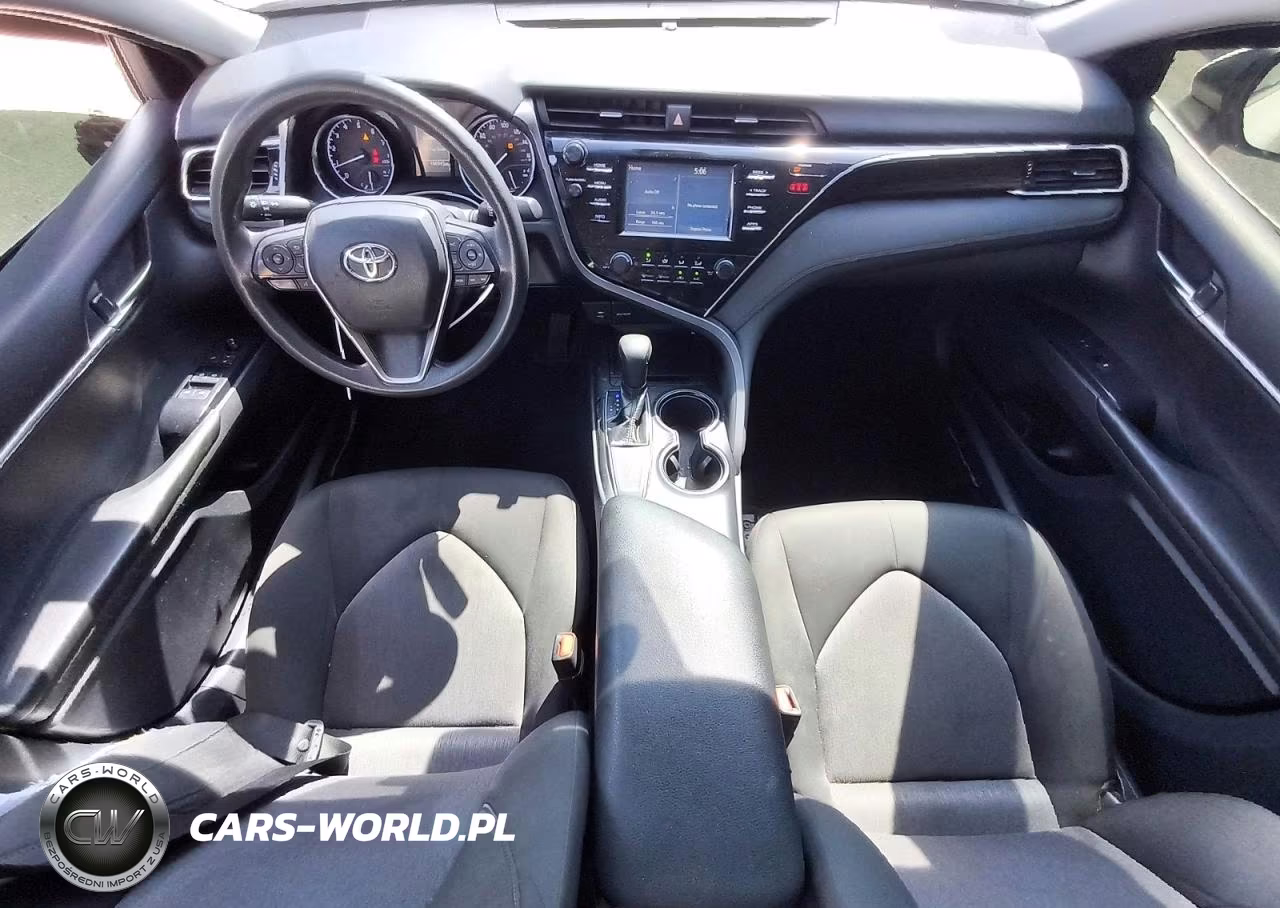 2018 Toyota Camry Le VIN:JTNB11HK1J3049771 - 8