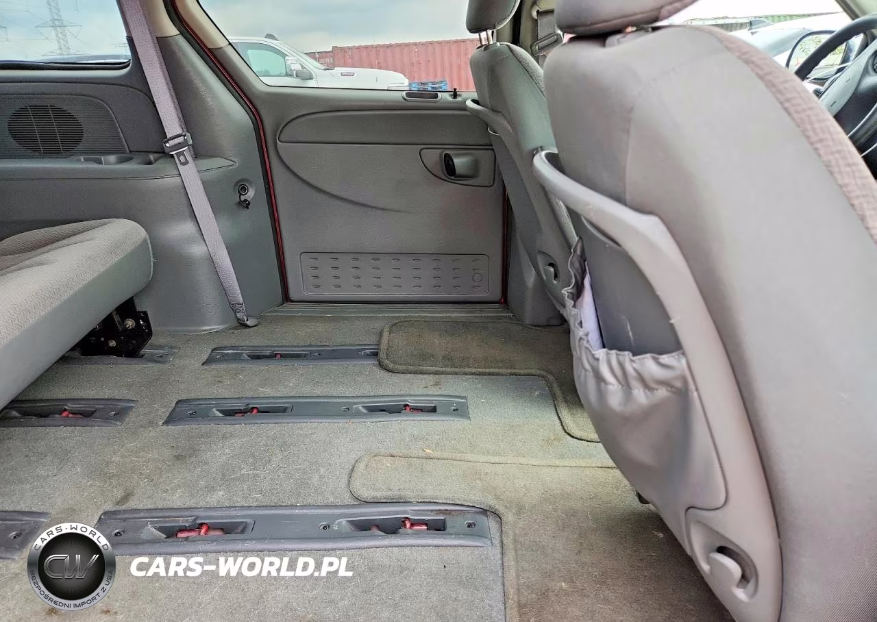 2006 Chrysler Town & Country VIN:1A4GP45R46B693283 - 10