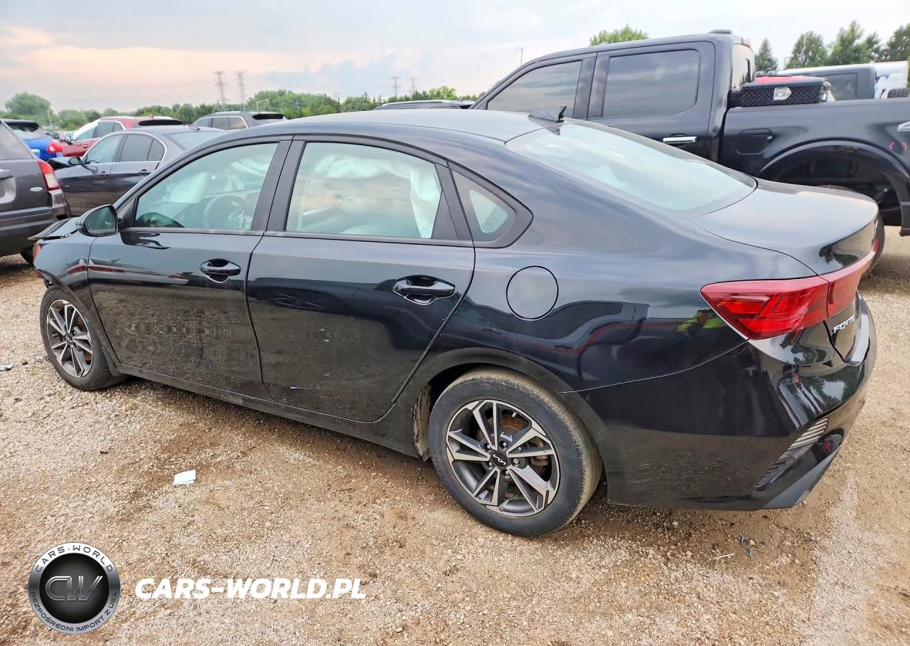 2022 Kia Forte Lxs VIN:3KPF24AD9NE481832 - 2