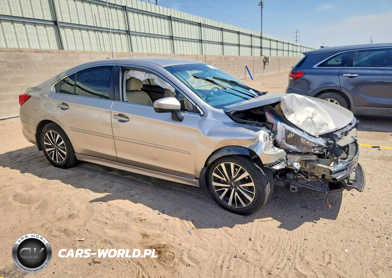 2018 Subaru Legacy 2.5I Premium VIN:4S3BNAC64J3034605 - 4