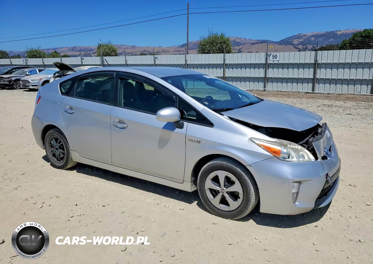2015 Toyota Prius Two VIN:JTDKN3DU8F0485263 - 4