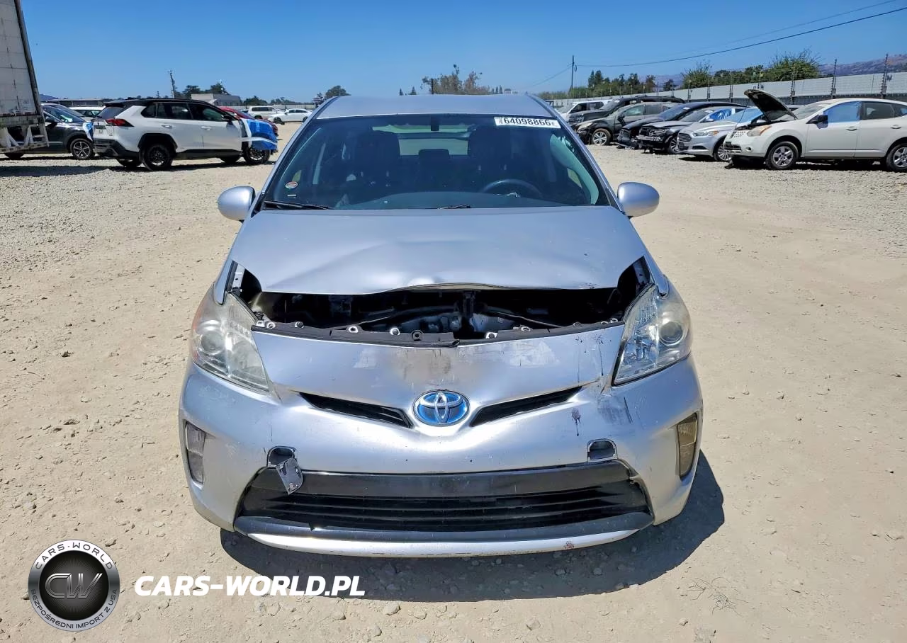 2015 Toyota Prius Two VIN:JTDKN3DU8F0485263 - 5