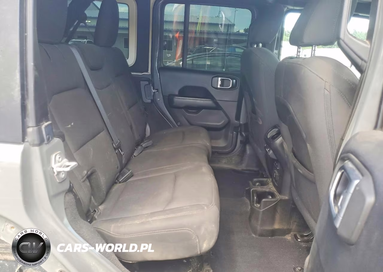 2018 Jeep Wrangler Unlimited Sahara VIN:1C4HJXEG9JW310323 - 10