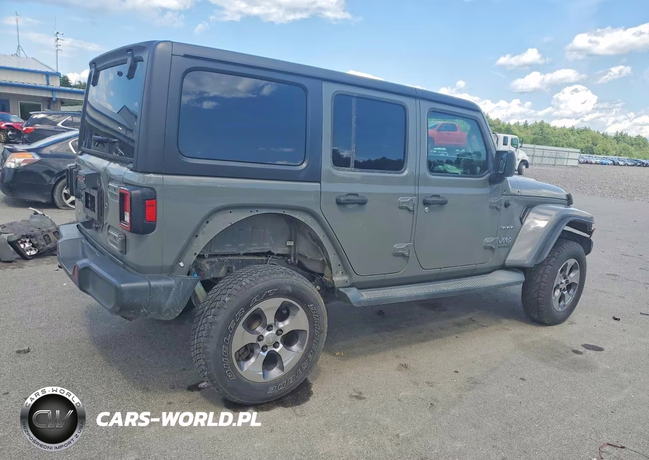 2018 Jeep Wrangler Unlimited Sahara VIN:1C4HJXEG9JW310323 - 3