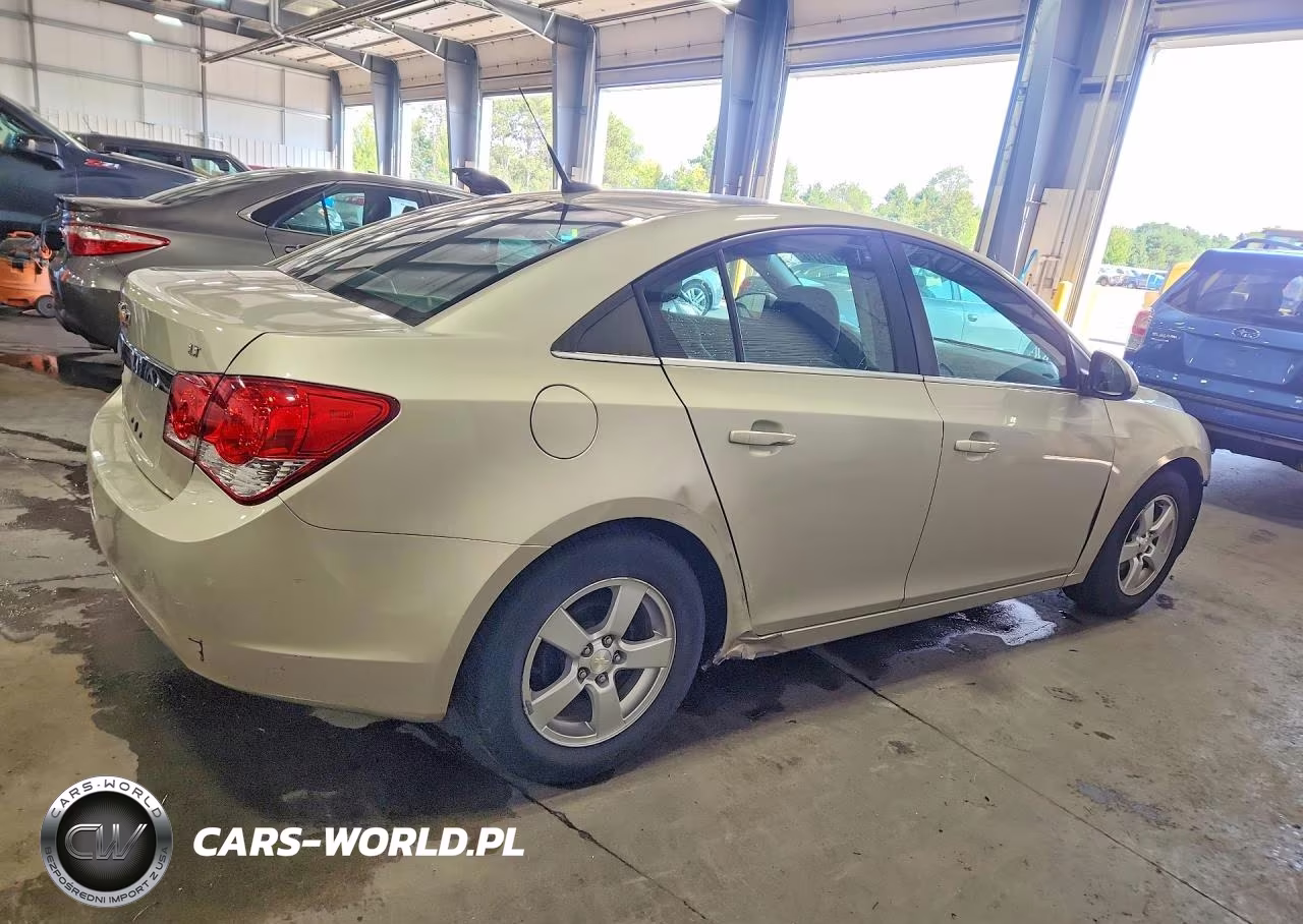 2014 Chevrolet Cruze Lt VIN:1G1PC5SBXE7466902 - 3