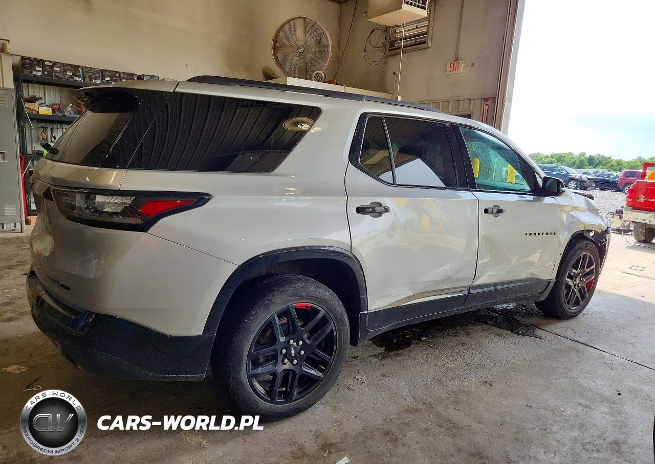 2021 Chevrolet Traverse Premier VIN:1GNEVKKWXMJ103101 - 3
