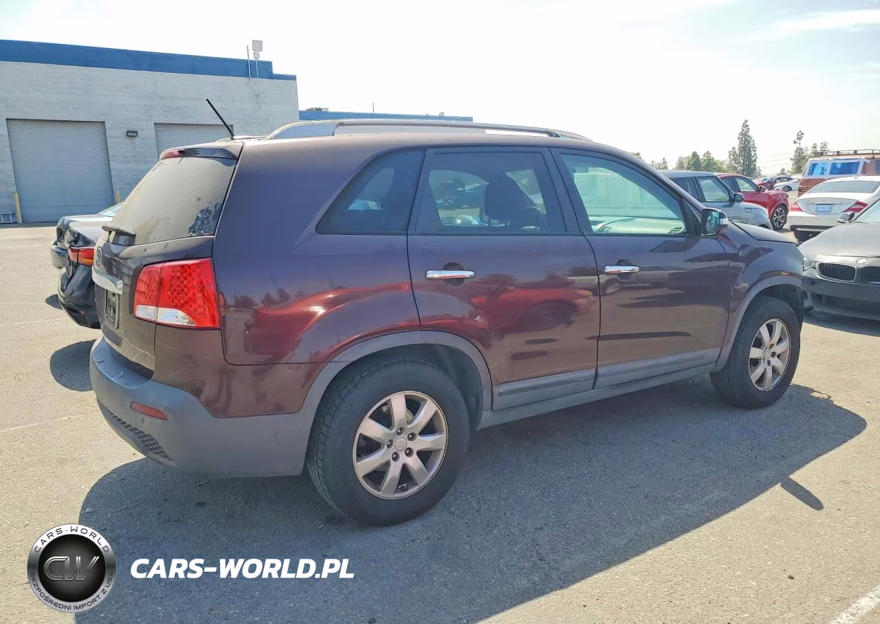 2011 Kia Sorento Lx VIN:5XYKT4A19BG132413 - 3