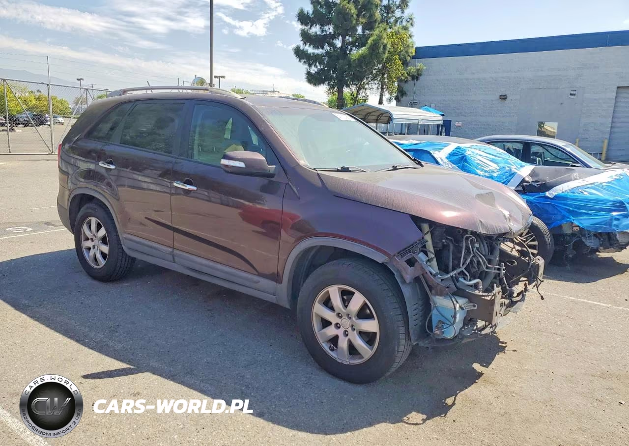 2011 Kia Sorento Lx VIN:5XYKT4A19BG132413 - 4