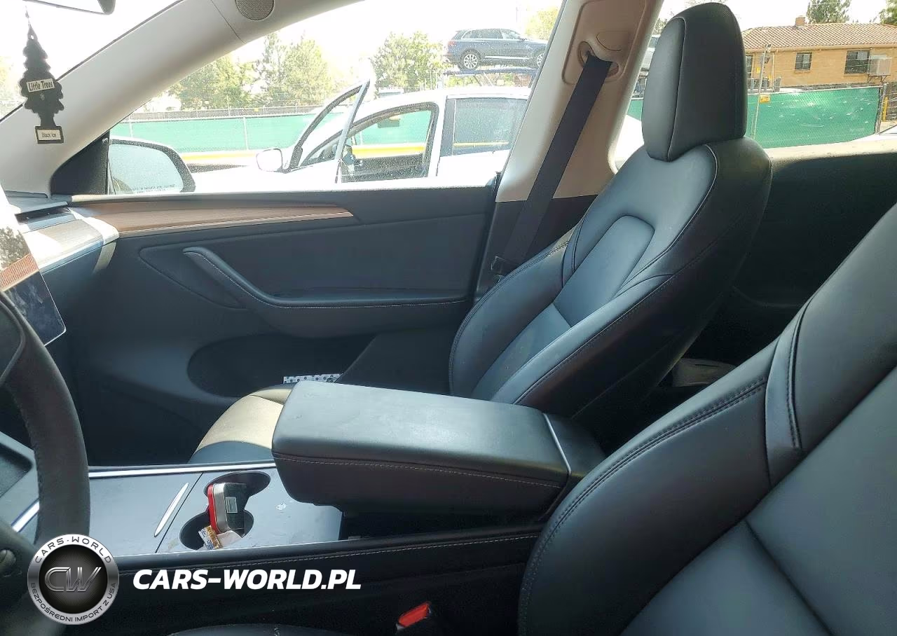 2023 Tesla Model Y VIN:7SAYGDEE8PA176607 - 7