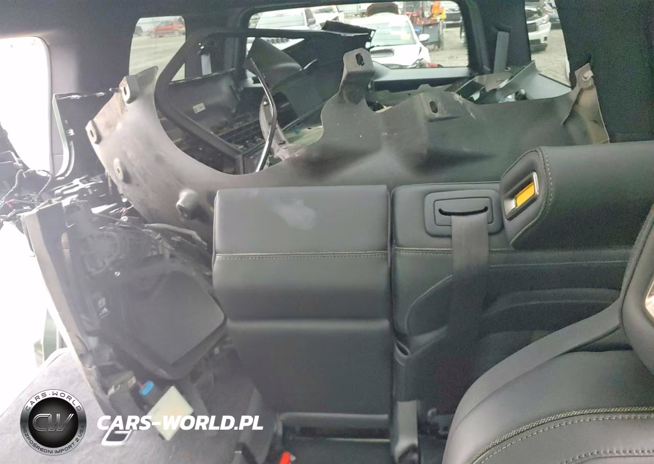 2025 Rivian R1S Adventure VIN:7PDSGBBAXSN065538 - 10