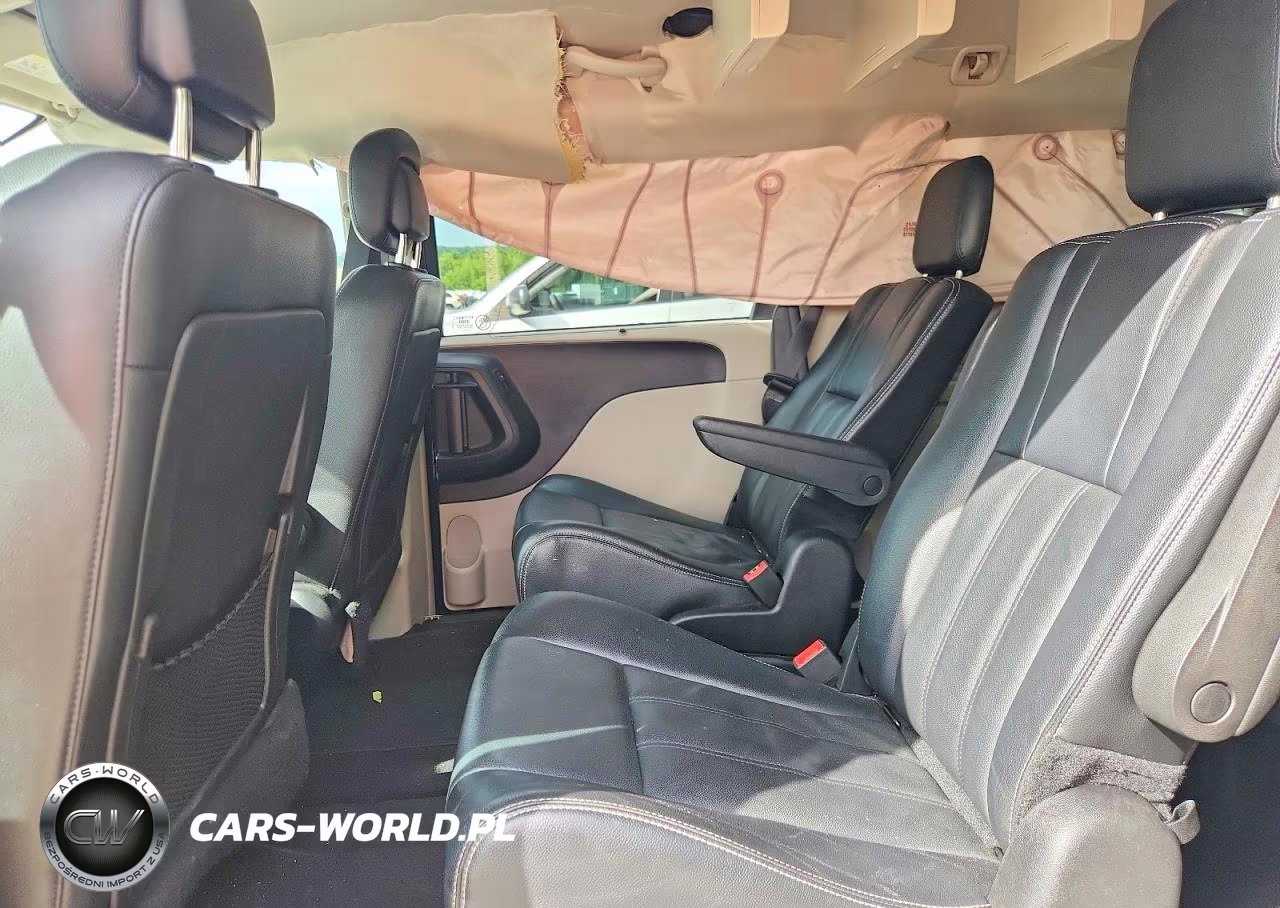 2015 Chrysler Town & Country Touring VIN:2C4RC1BGXFR628242 - 11