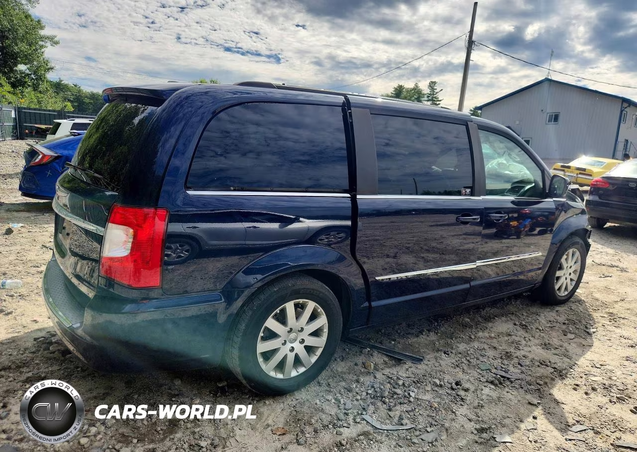 2015 Chrysler Town & Country Touring VIN:2C4RC1BGXFR628242 - 3