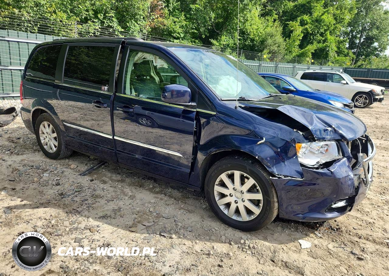 2015 Chrysler Town & Country Touring VIN:2C4RC1BGXFR628242 - 4