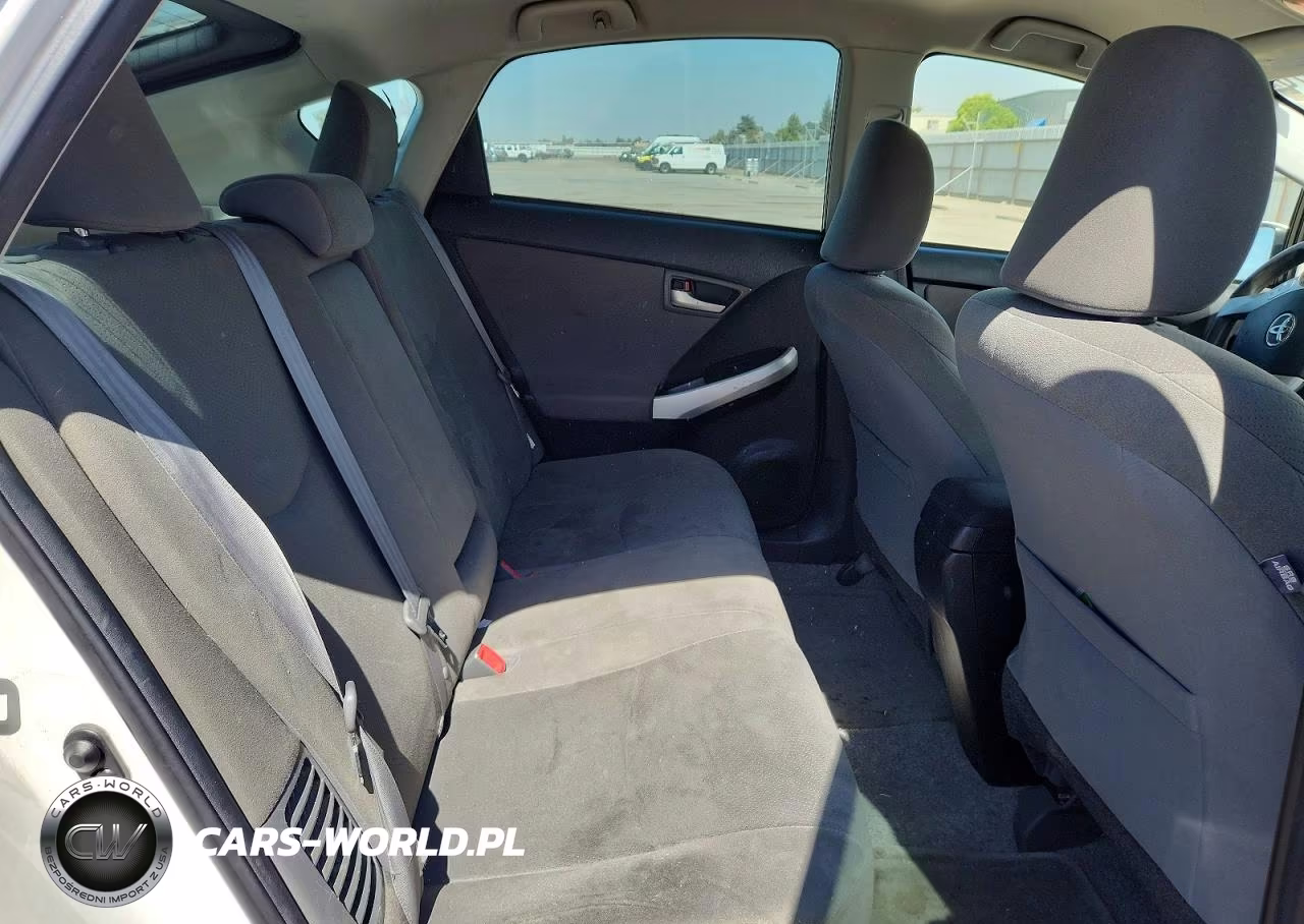 2014 Toyota Prius Three VIN:JTDKN3DU8E0381029 - 10
