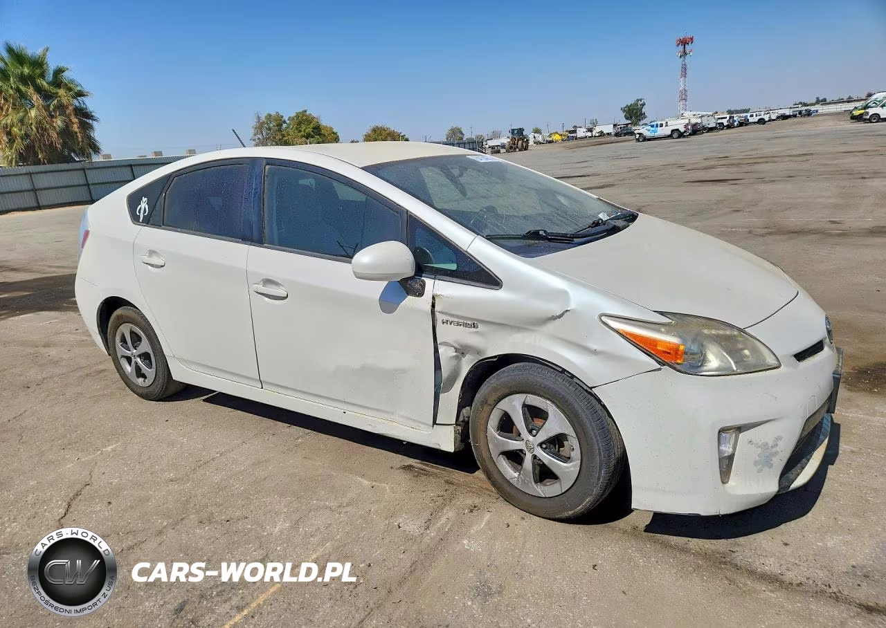 2014 Toyota Prius Three VIN:JTDKN3DU8E0381029 - 4
