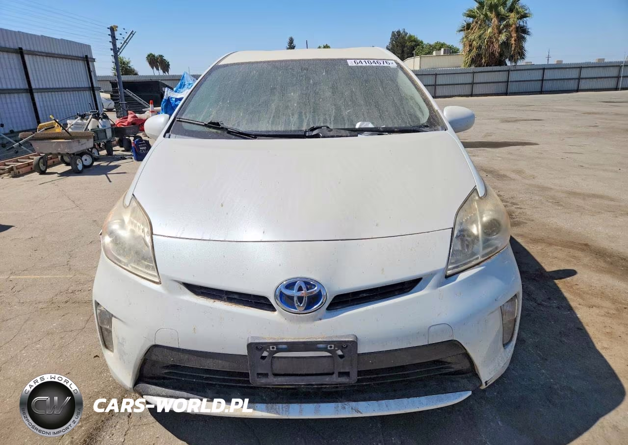 2014 Toyota Prius Three VIN:JTDKN3DU8E0381029 - 5