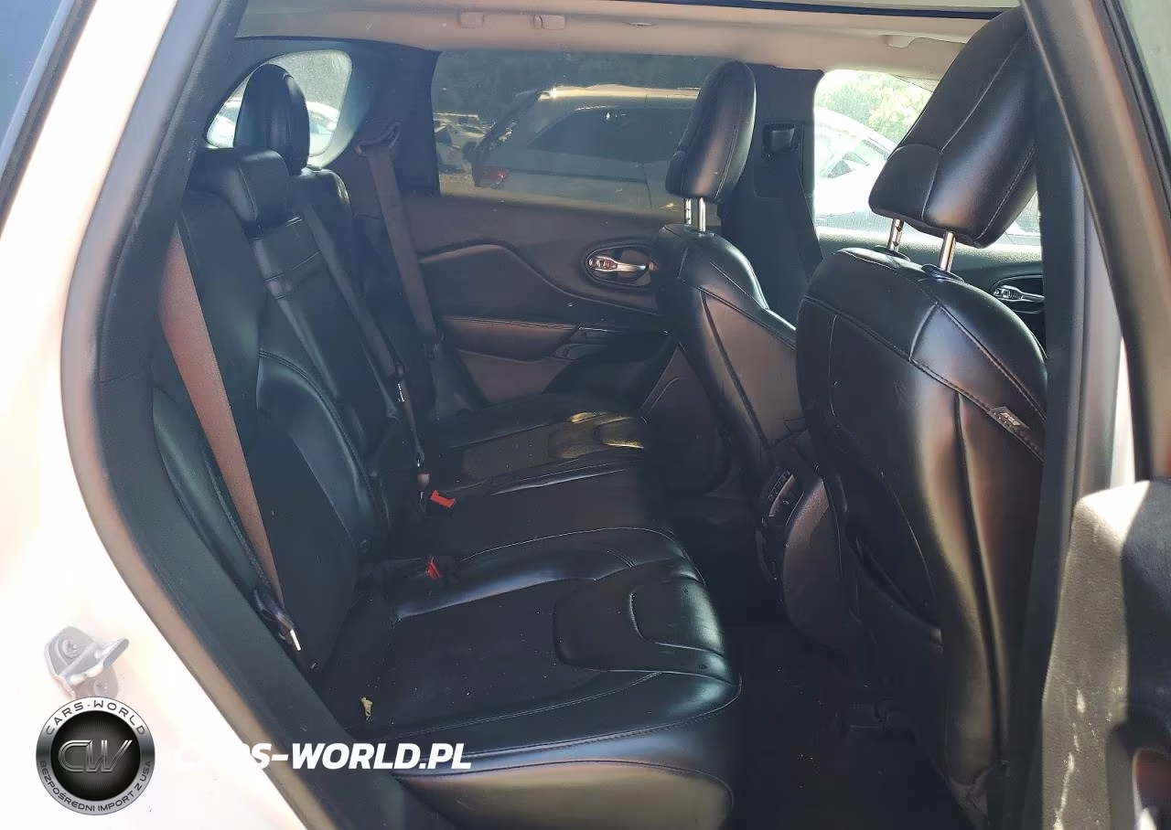 2019 Jeep Cherokee Latitude Plus VIN:1C4PJMLB9KD365059 - 11