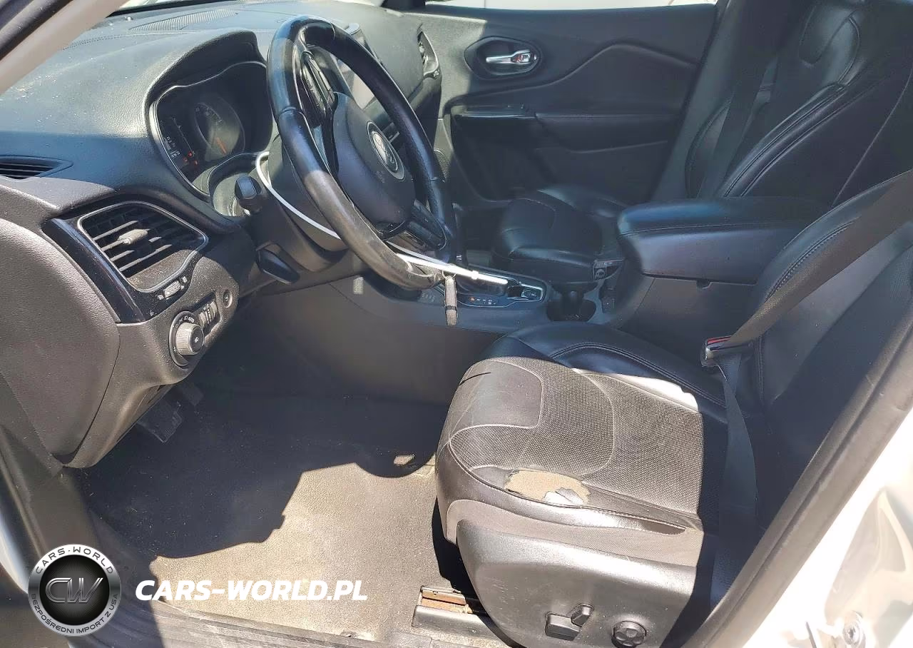 2019 Jeep Cherokee Latitude Plus VIN:1C4PJMLB9KD365059 - 7