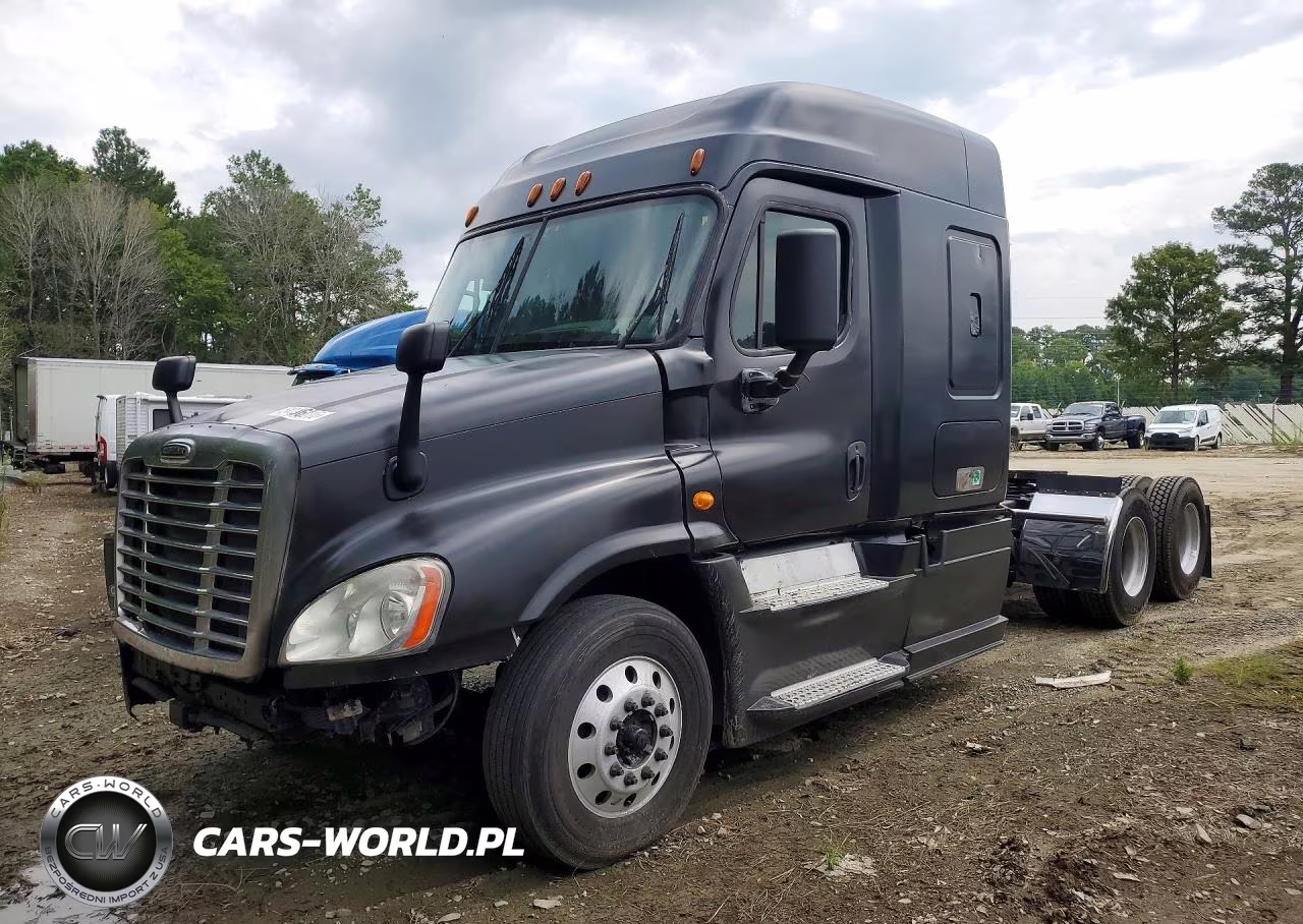 2014 Freightliner Cascadia Semi Truck