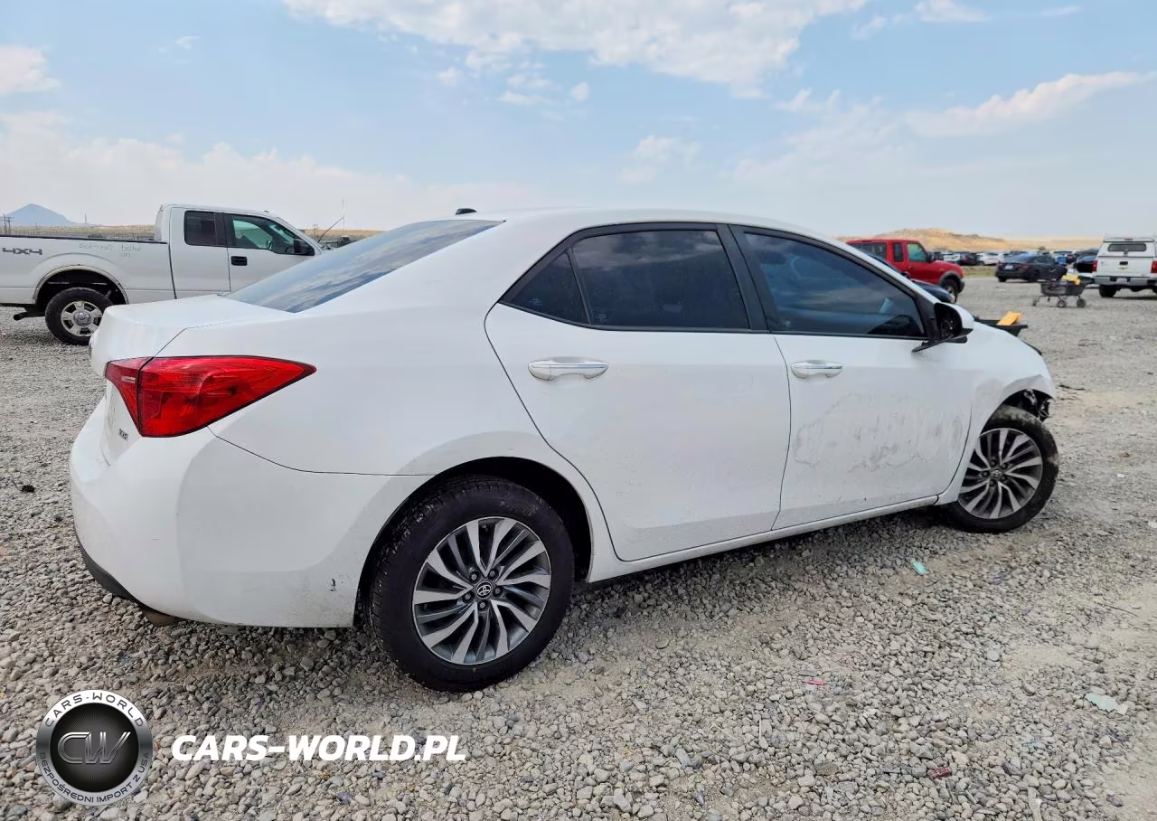 2017 Toyota Corolla Xle VIN:5YFBURHE4HP724809 - 3