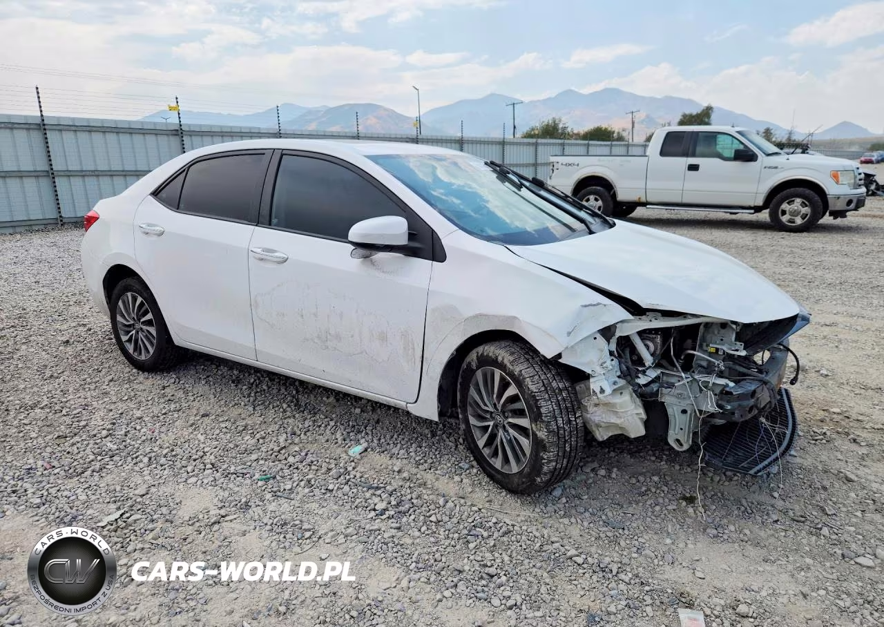 2017 Toyota Corolla Xle VIN:5YFBURHE4HP724809 - 4