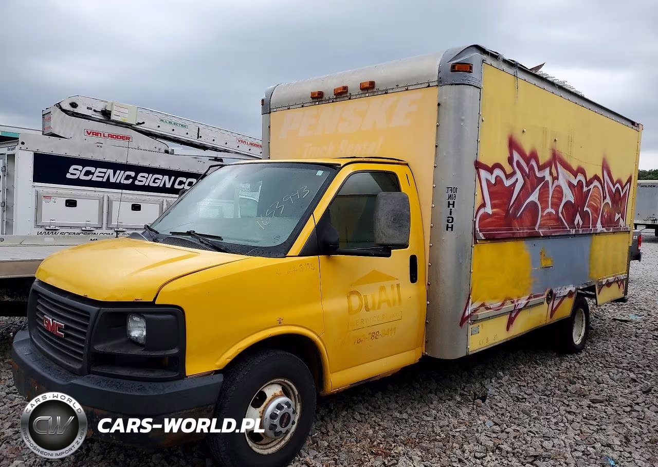 2007 GMC Savana Box Truck