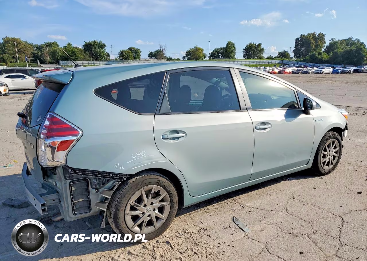 2015 Toyota Prius V Two VIN:JTDZN3EU0FJ031290 - 3