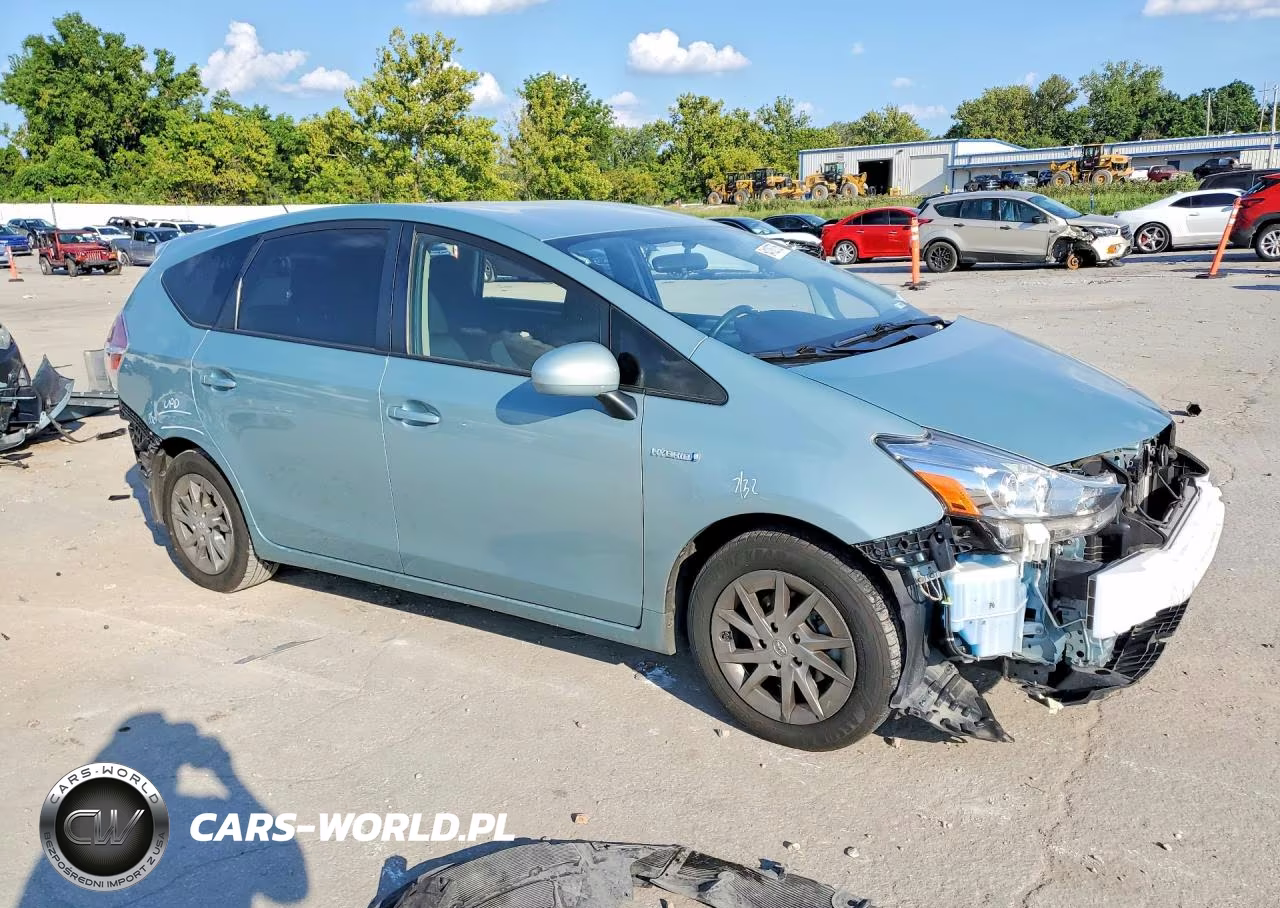 2015 Toyota Prius V Two VIN:JTDZN3EU0FJ031290 - 4