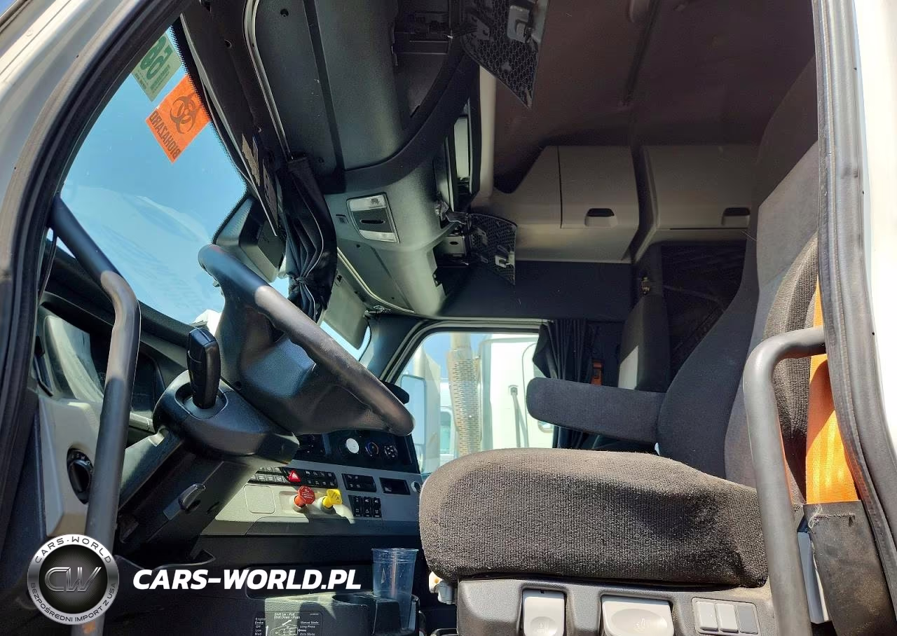 2021 Freightliner Cascadia 126 Semi Truck VIN:1FUJHHDR0MLMW0597 - 7