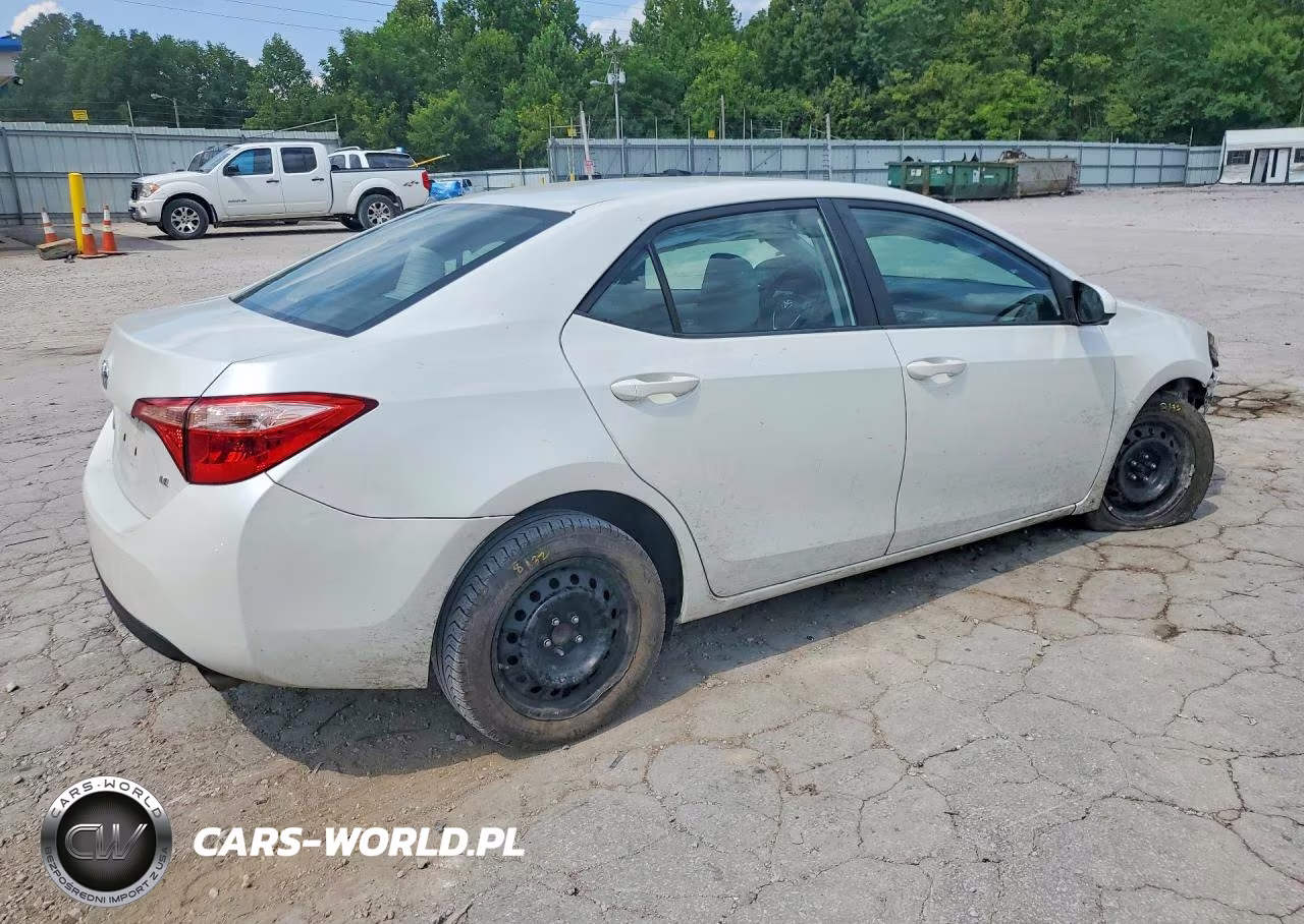 2017 Toyota Corolla Le VIN:5YFBURHE1HP618673 - 3
