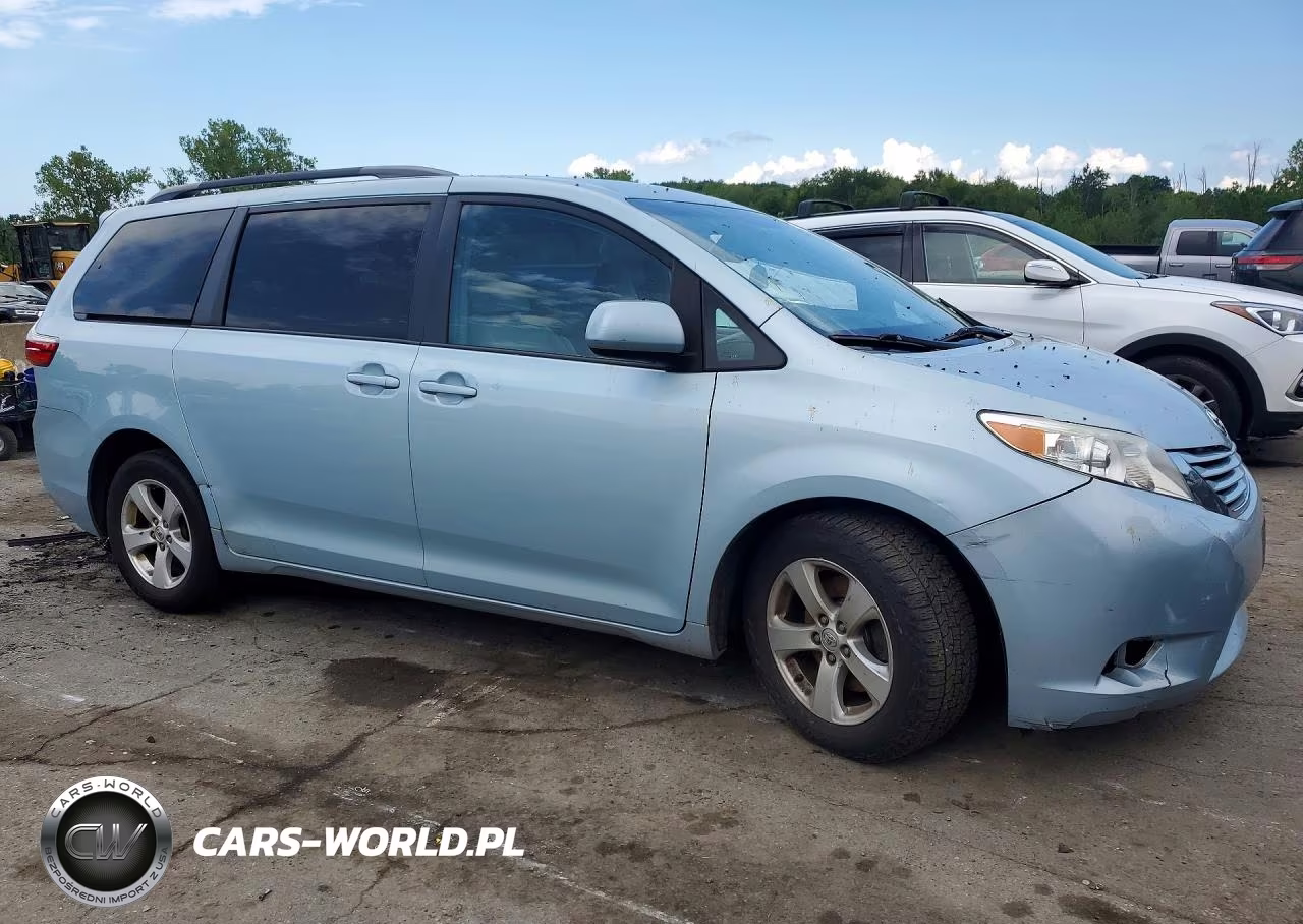 2016 Toyota Sienna Le VIN:5TDKK3DC4GS718795 - 4