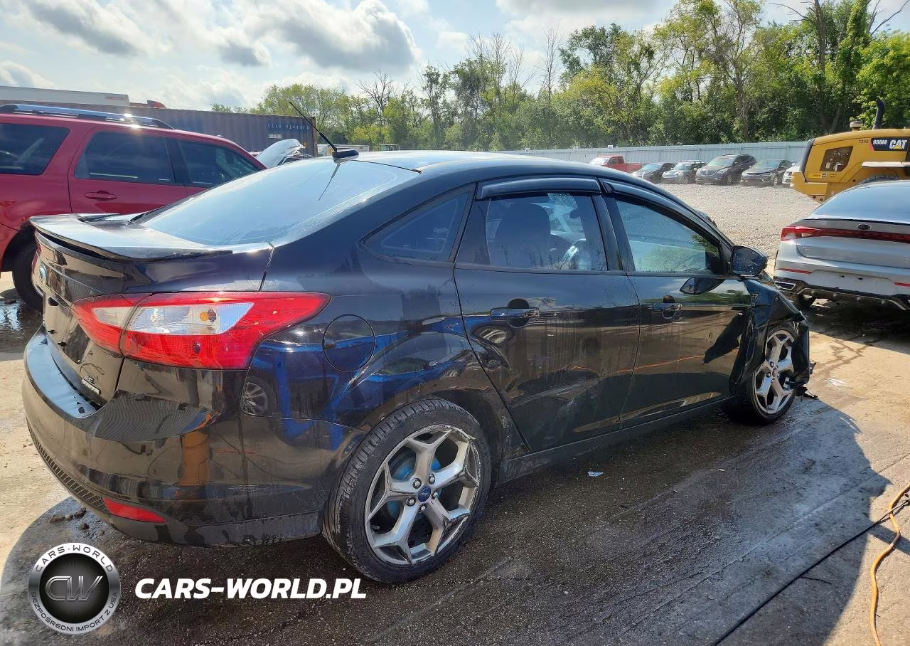 2012 Ford Focus Se VIN:1FAHP3F27CL255021 - 3