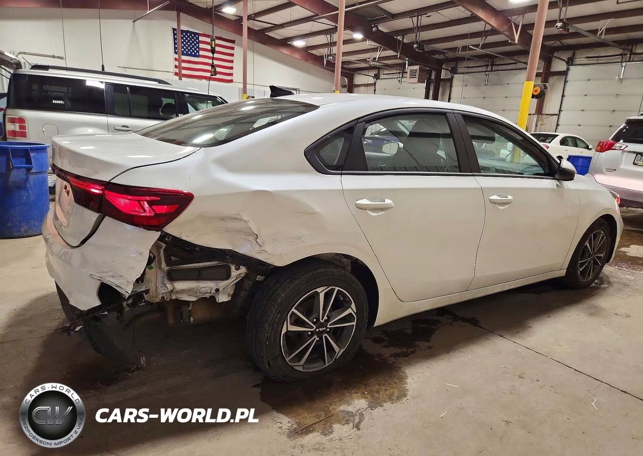 2023 Kia Forte Lxs VIN:3KPF24AD1PE630138 - 3