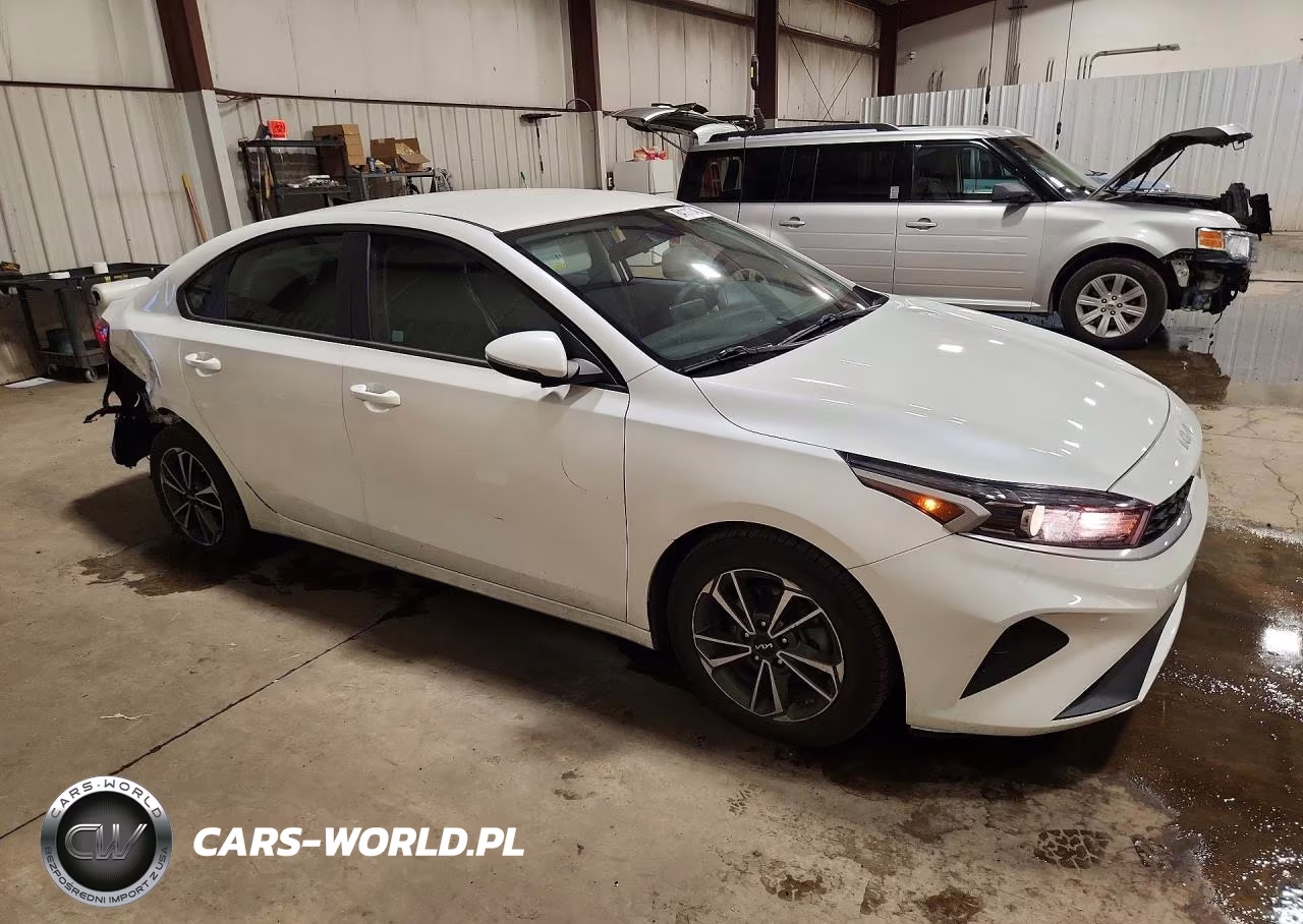 2023 Kia Forte Lxs VIN:3KPF24AD1PE630138 - 4