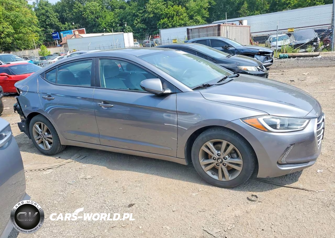 2018 Hyundai Elantra Value Edition VIN:5NPD84LF3JH259183 - 4