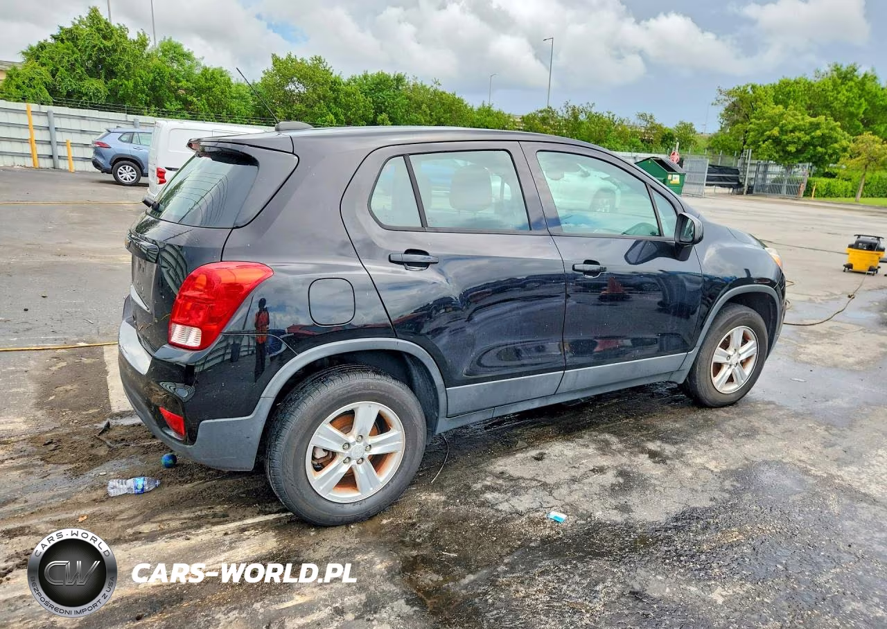 2018 Chevrolet Trax Ls VIN:3GNCJNSB3JL210609 - 3