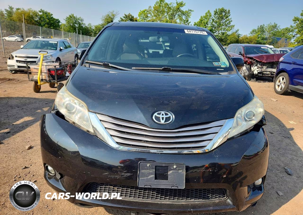 2017 Toyota Sienna Xle 7-Passenger VIN:5TDDZ3DC4HS159125 - 5
