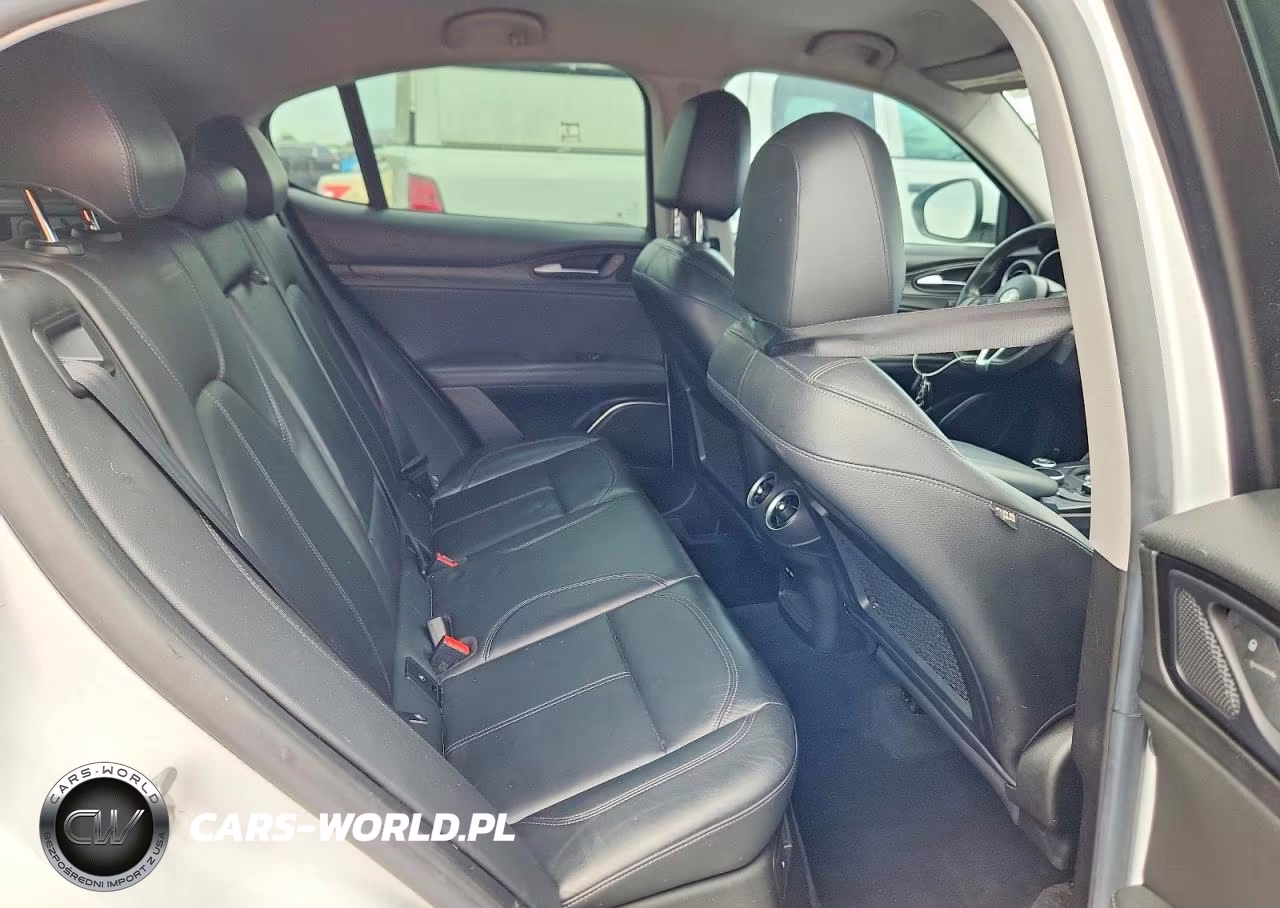 2018 Alfa Romeo Stelvio VIN:ZASFAKAN1J7B81381 - 11