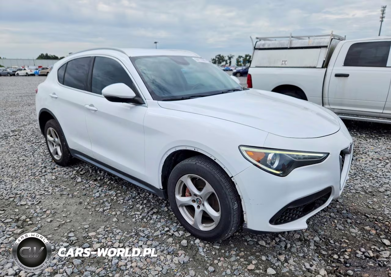 2018 Alfa Romeo Stelvio VIN:ZASFAKAN1J7B81381 - 4