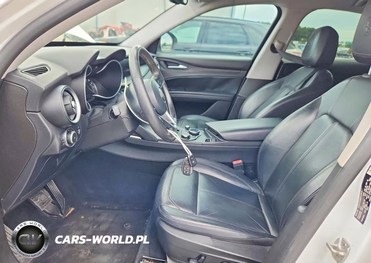 2018 Alfa Romeo Stelvio VIN:ZASFAKAN1J7B81381 - 7