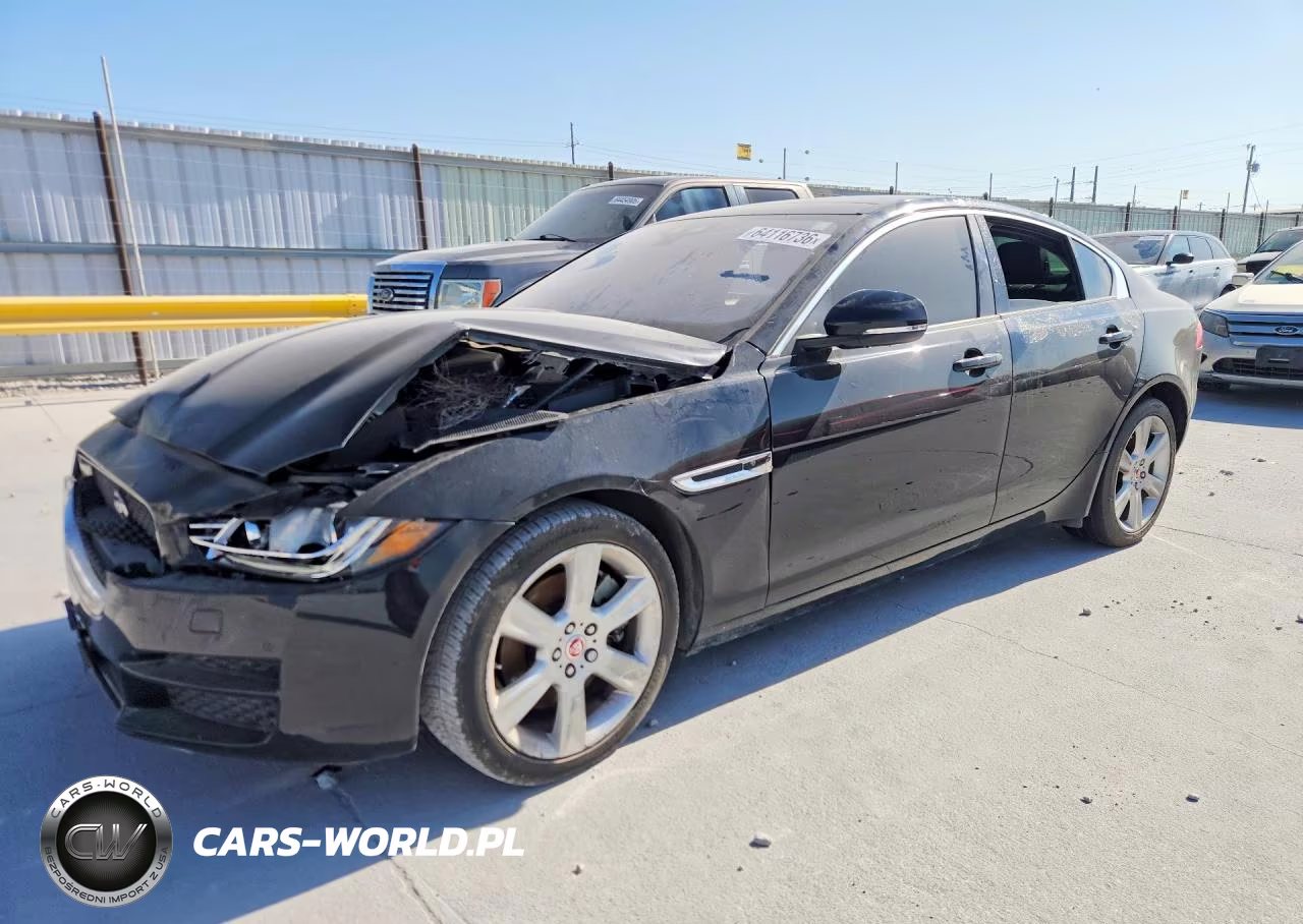 2018 Jaguar Xe Premium – zdjęcie 1 z 12